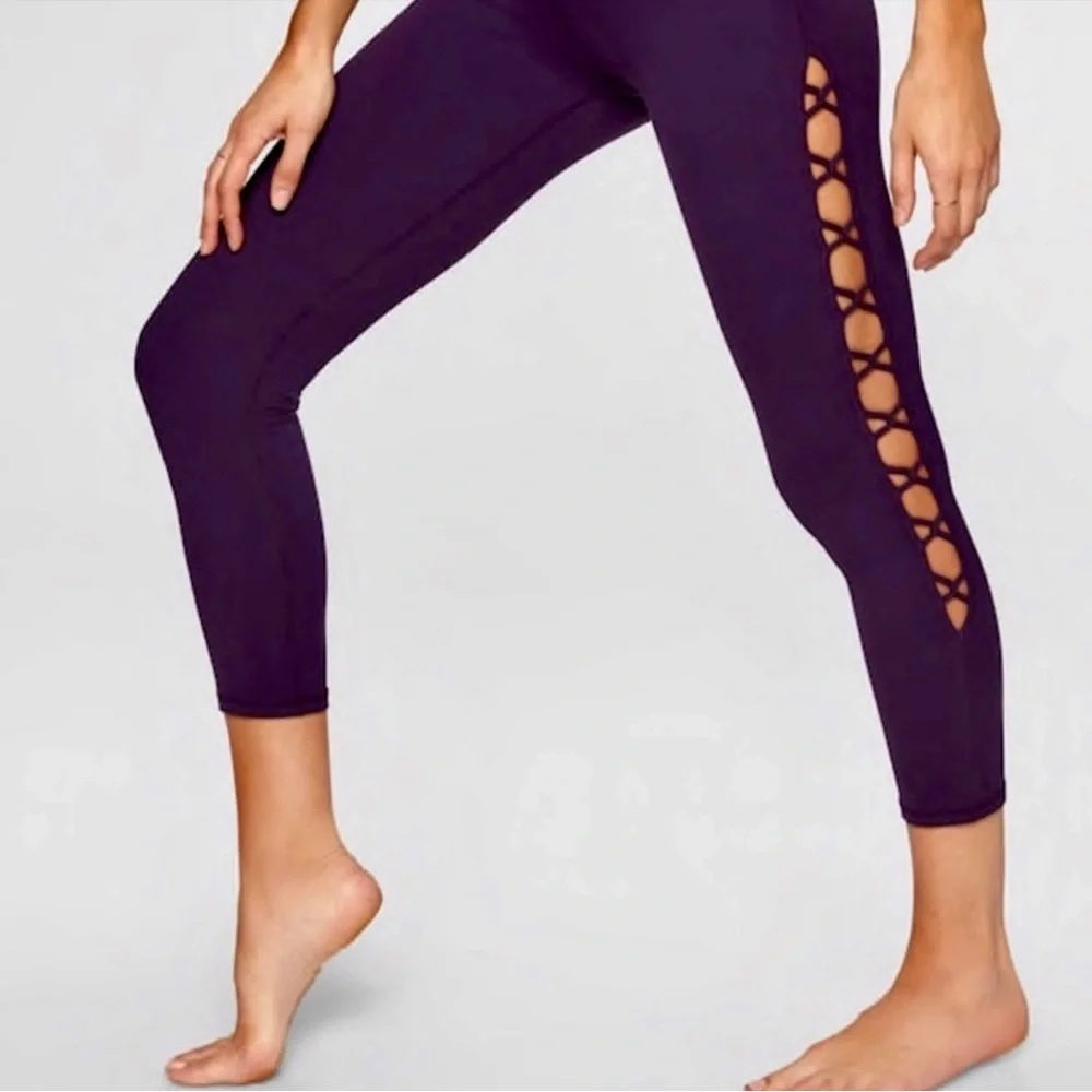 TEAL Color: Athleta Shiva 7/8 Leggings. Cut out sides. Size Small. EUC